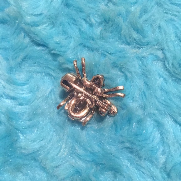 Stunning bee pin brooche - Picture 2 of 3